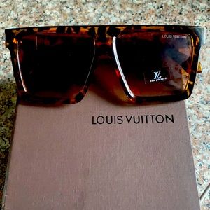 Louis Vuitton women’s glasses brand new!